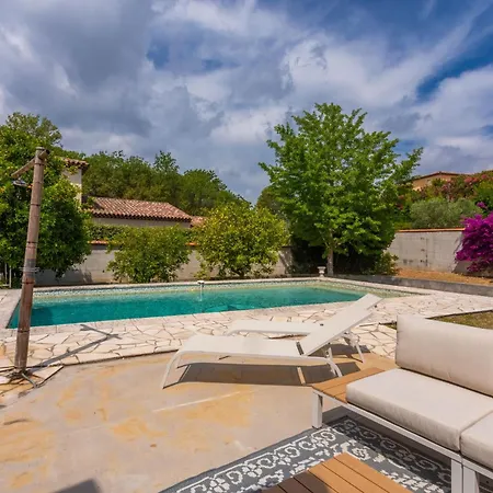 Holiday home Modern Pool & Wifi